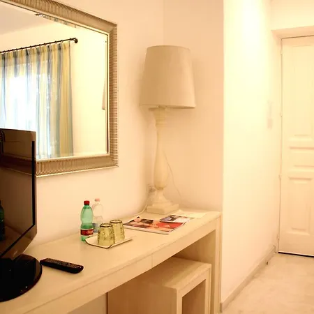 فندق Helios كابري