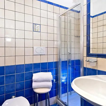 Helios فندق كابري