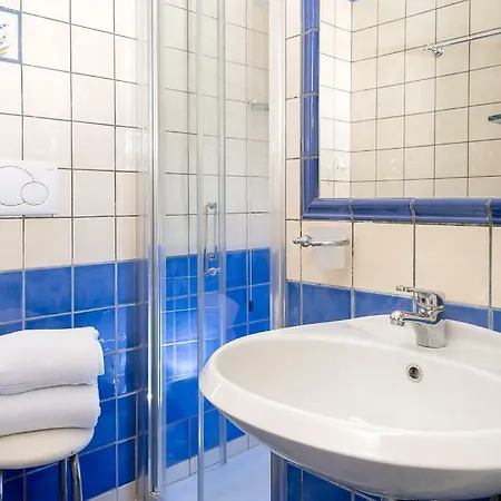 فندق Helios كابري