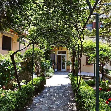 Helios Hotel 3*